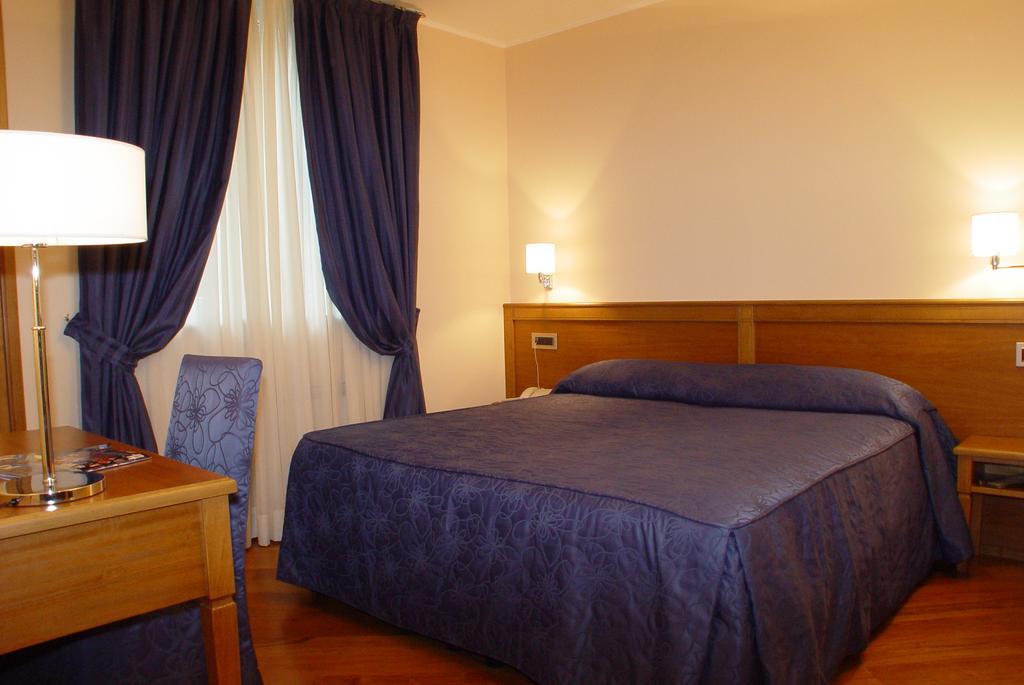 Hotel Iris Genua Rum bild