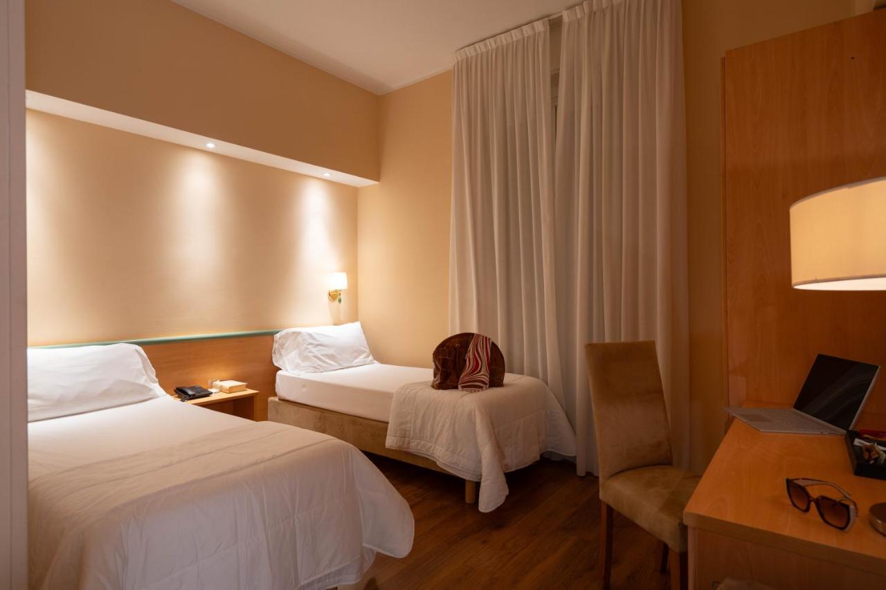 Hotel Iris Genua Exteriör bild