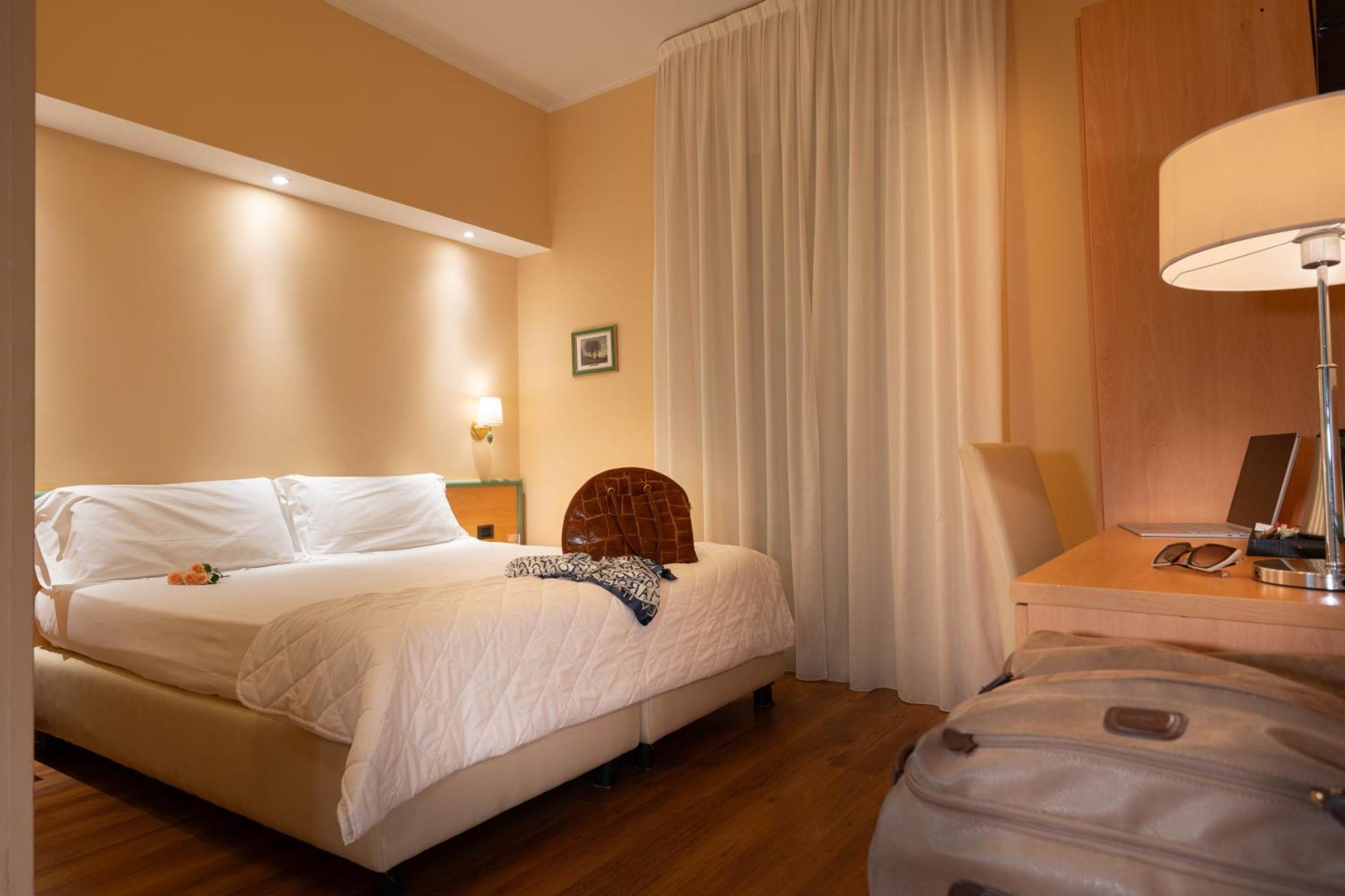 Hotel Iris Genua Exteriör bild